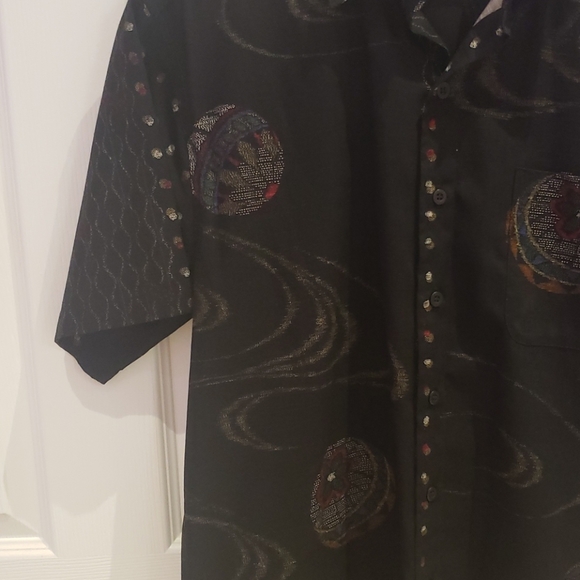 Japanese Temari Collared Button-Down Linen Shirt - Picture 6 of 9